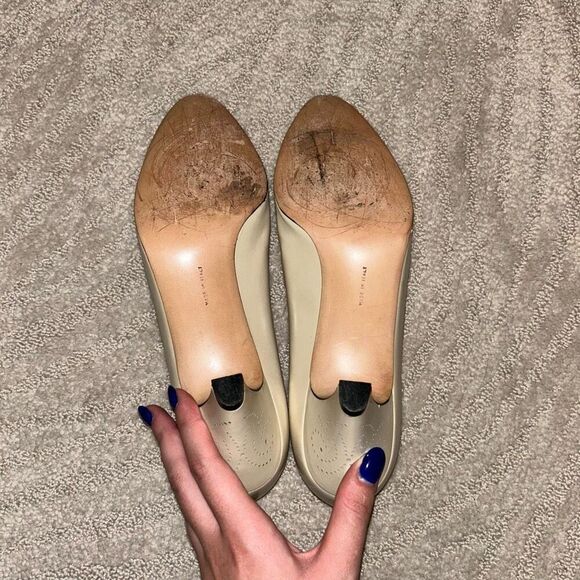 Salvatore Ferragamo Florence Italy Cream Leather Pumps 10 - Picture 6 of 7